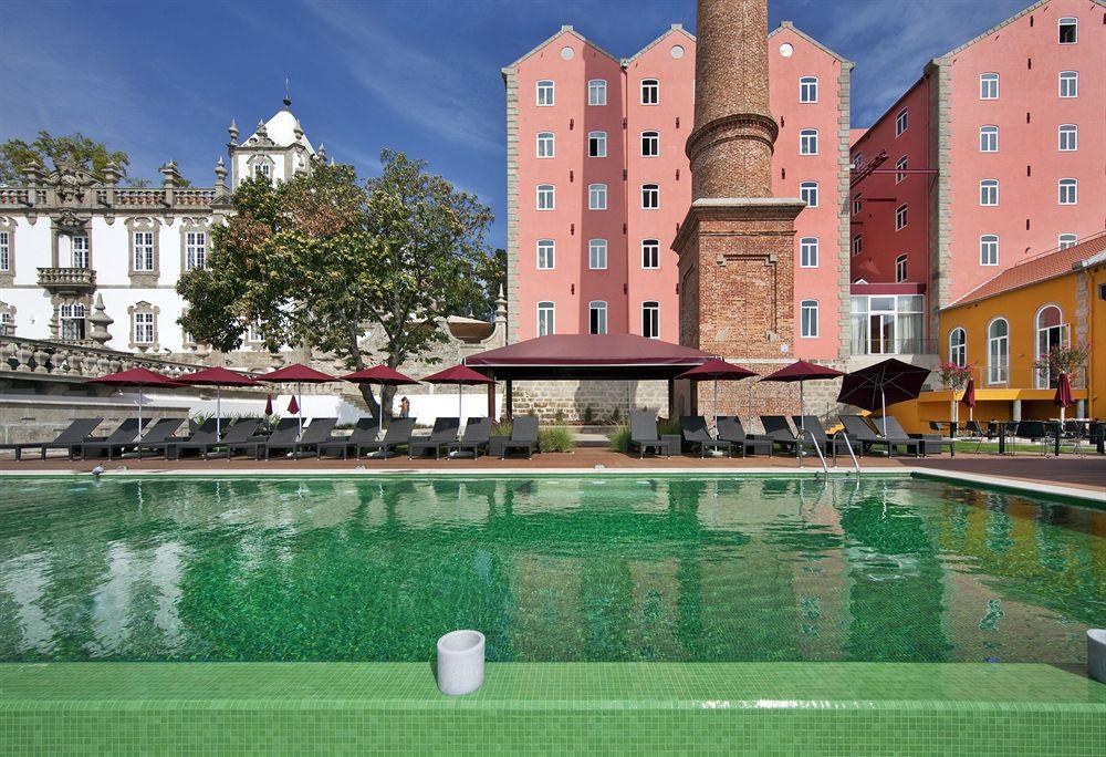 Pestana Palacio Do Freixo, Pousada & National Monument - The Leading Hotels Of The World Porto Exterior photo The swimming pool at the hotel