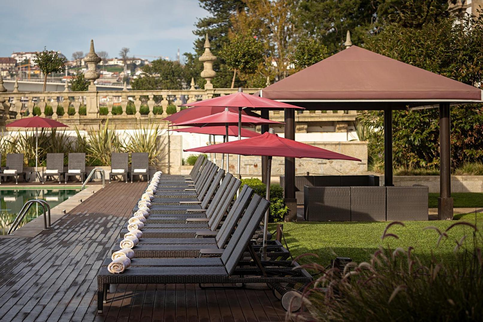 Pestana Palacio Do Freixo, Pousada & National Monument - The Leading Hotels Of The World Porto Exterior photo The pool at the hotel
