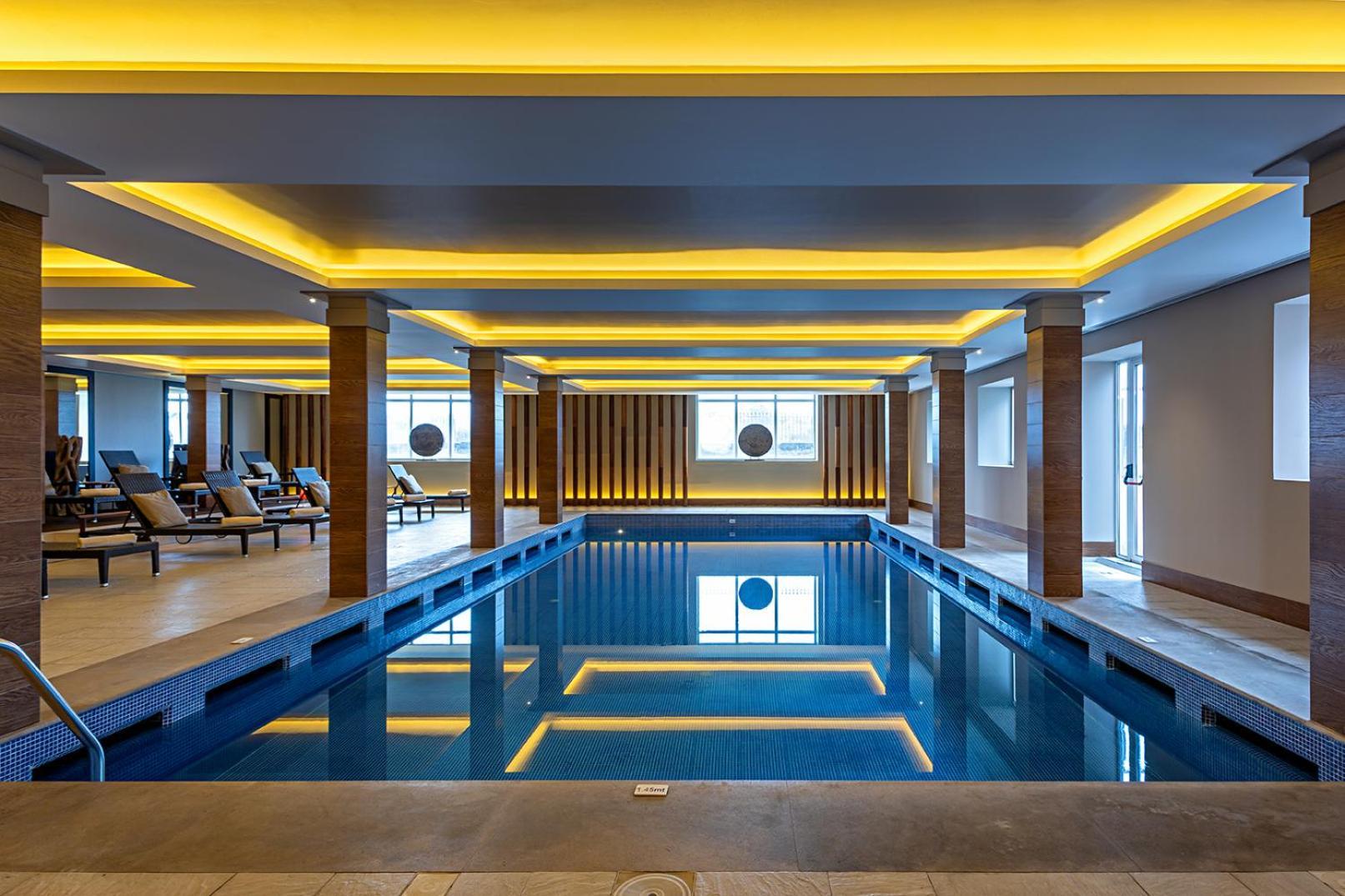 Pestana Palacio Do Freixo, Pousada & National Monument - The Leading Hotels Of The World Porto Exterior photo The swimming pool at The Dorchester