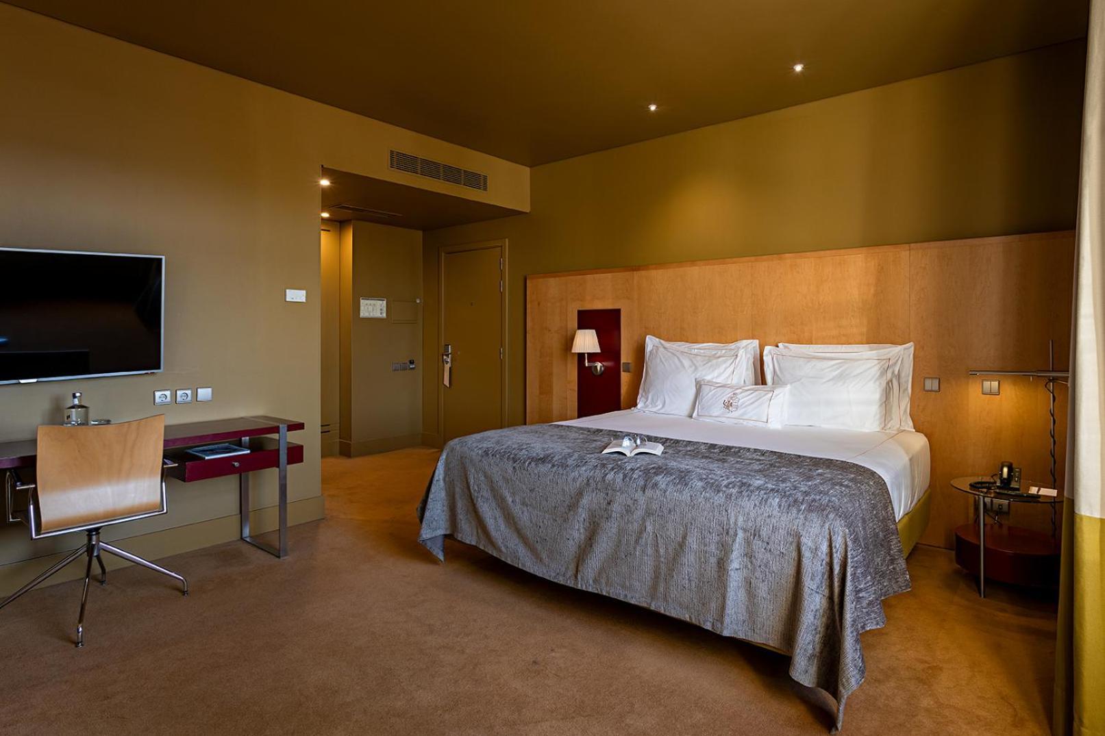 Pestana Palacio Do Freixo, Pousada & National Monument - The Leading Hotels Of The World Porto Exterior photo A room at the hotel