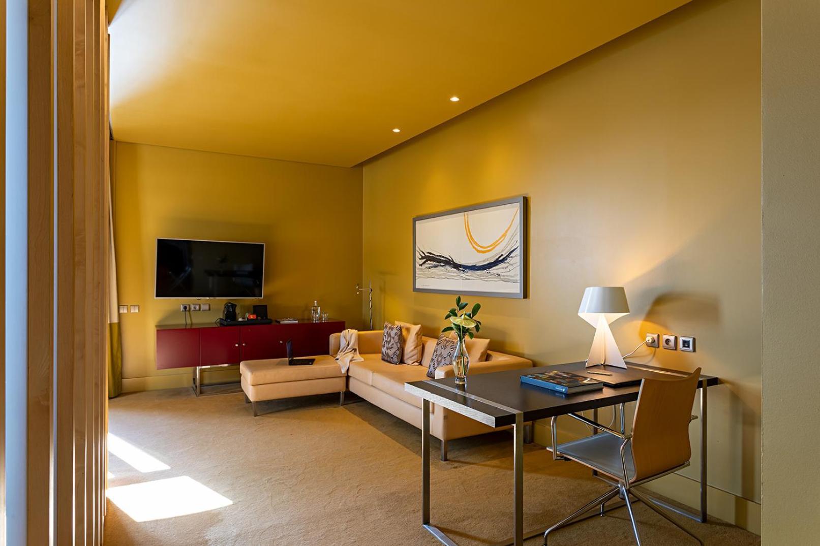 Pestana Palacio Do Freixo, Pousada & National Monument - The Leading Hotels Of The World Porto Exterior photo A suite at the Mandarin Oriental, Munich