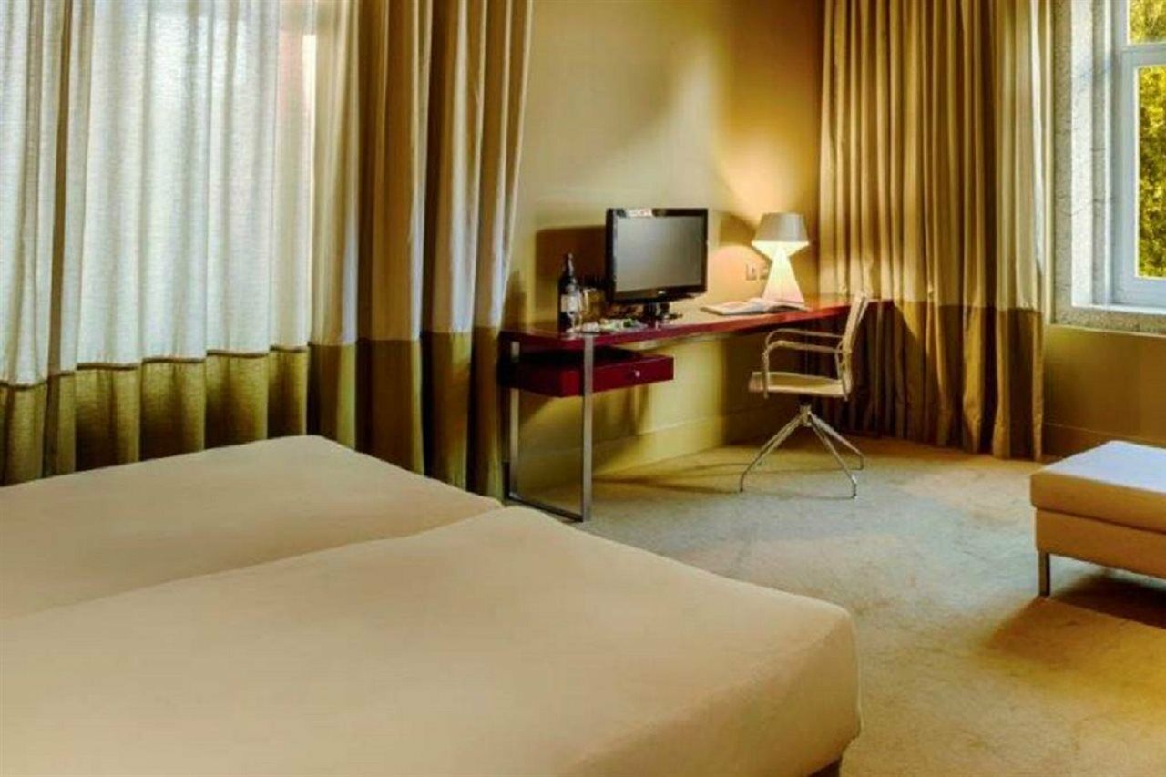 Pestana Palacio Do Freixo, Pousada & National Monument - The Leading Hotels Of The World Porto Exterior photo A typical room at the hotel